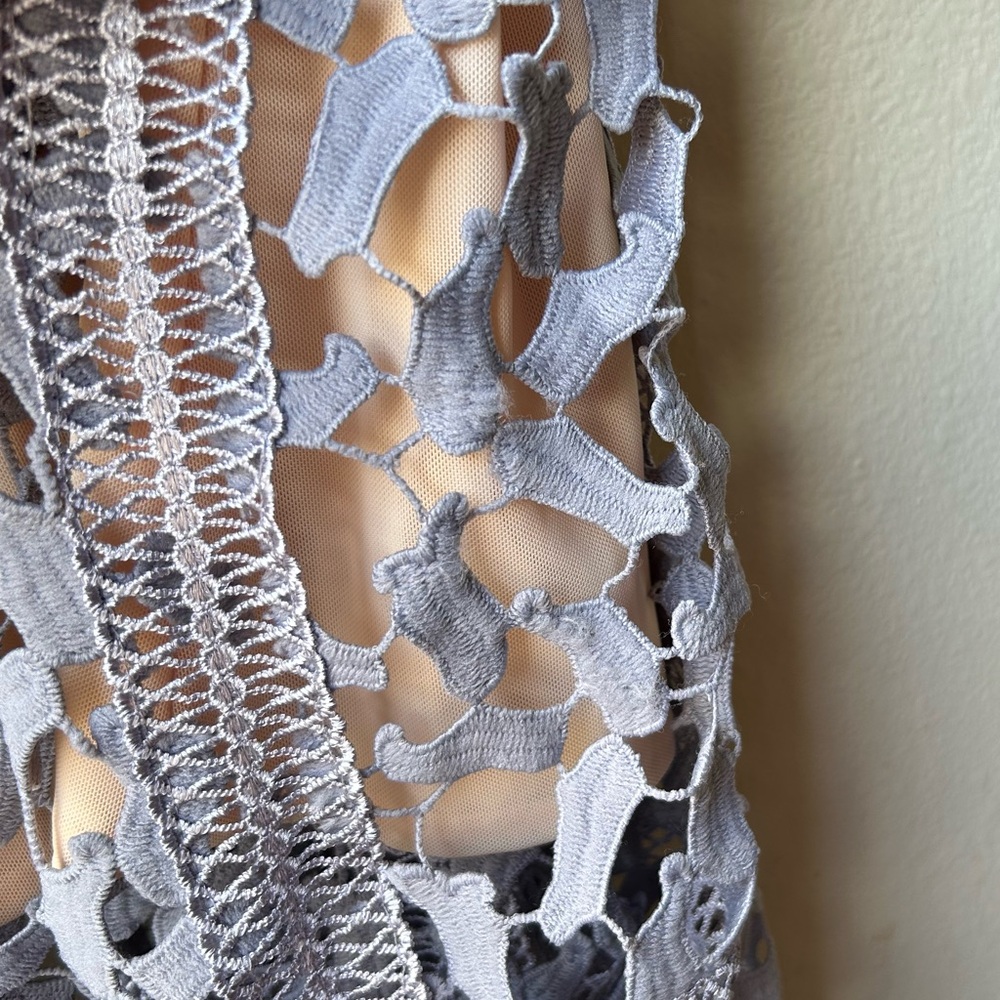 Elliatt Tingle Floral Crochet Lace Overlay Midi Dress Lilac Grey Purple Nude M - Picture 13 of 16